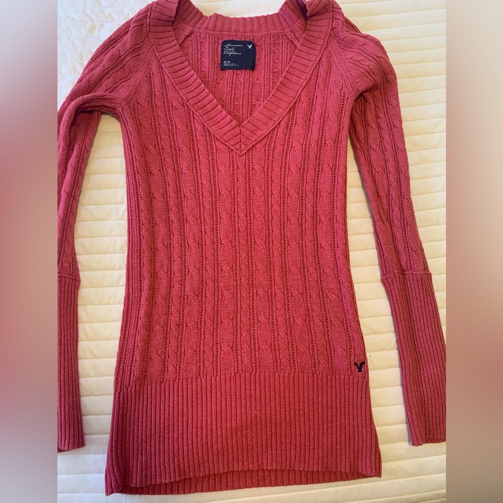 Y2K women’s American Eagle cable knit sweater.